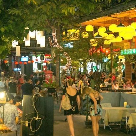 The Street Hostel Банкок Екстериор снимка