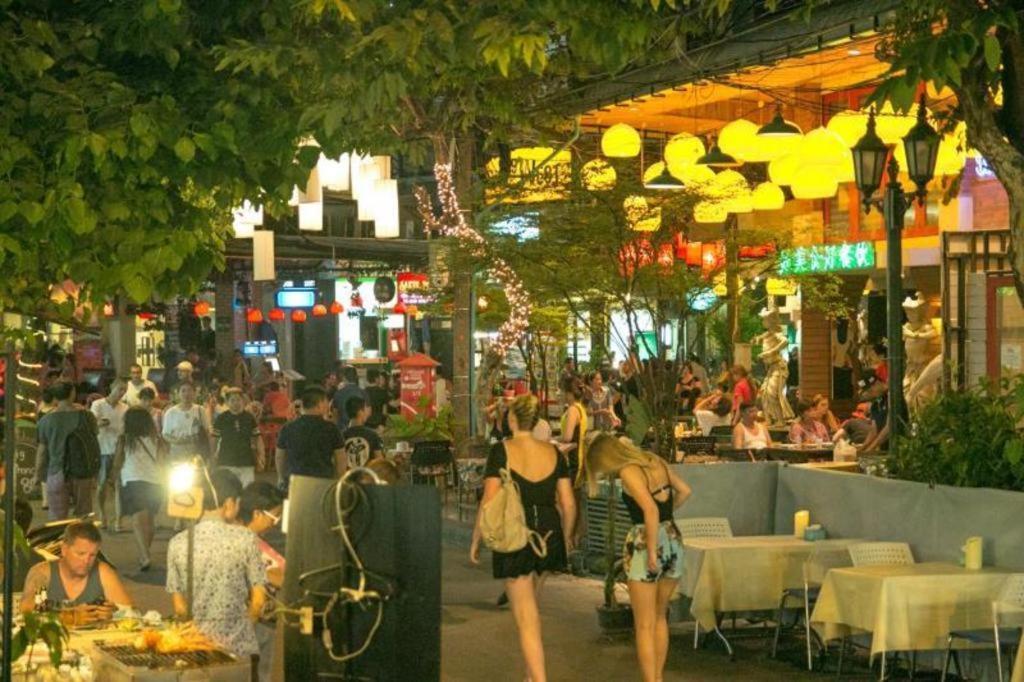 The Street Hostel Банкок Екстериор снимка