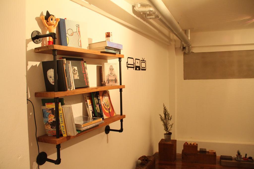 The Street Hostel Банкок Екстериор снимка