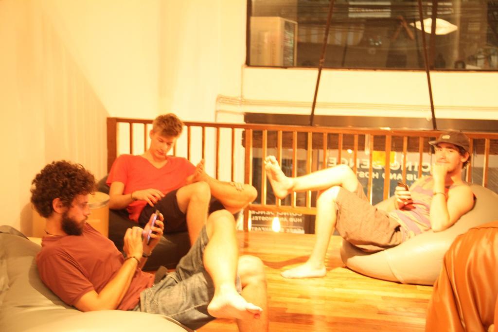 The Street Hostel Банкок Екстериор снимка