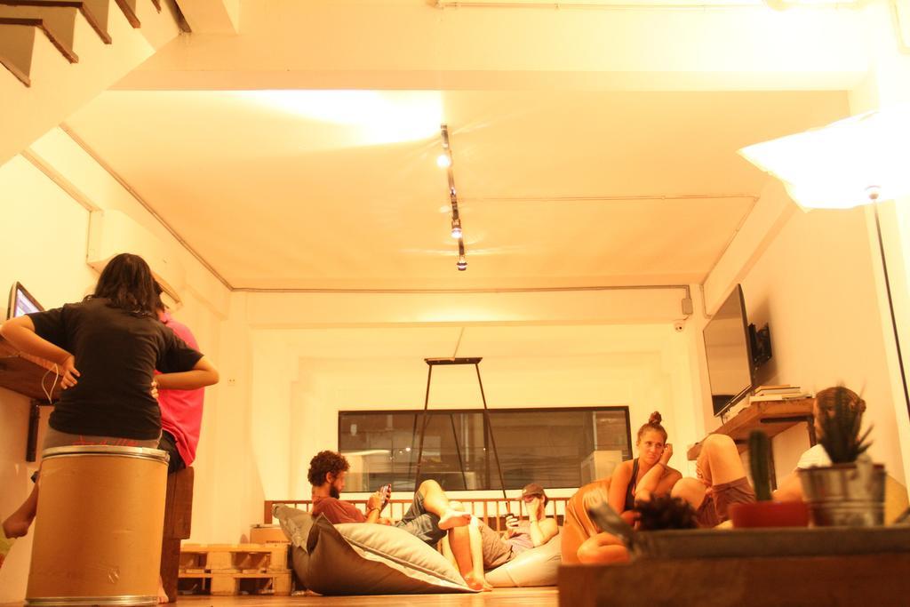 The Street Hostel Банкок Екстериор снимка