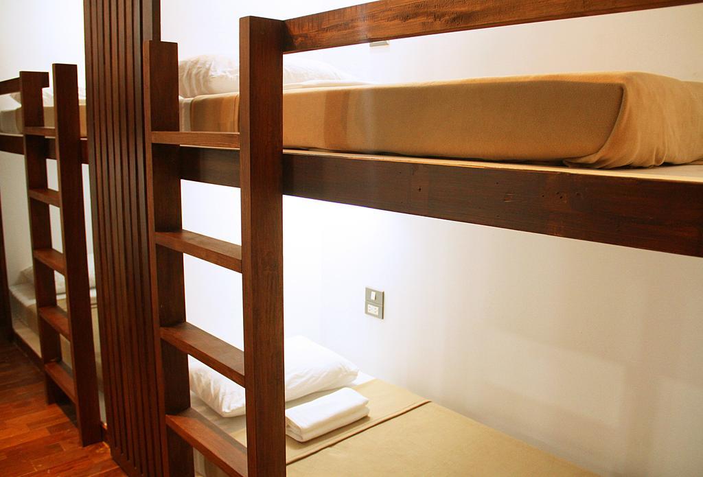 The Street Hostel Банкок Стая снимка