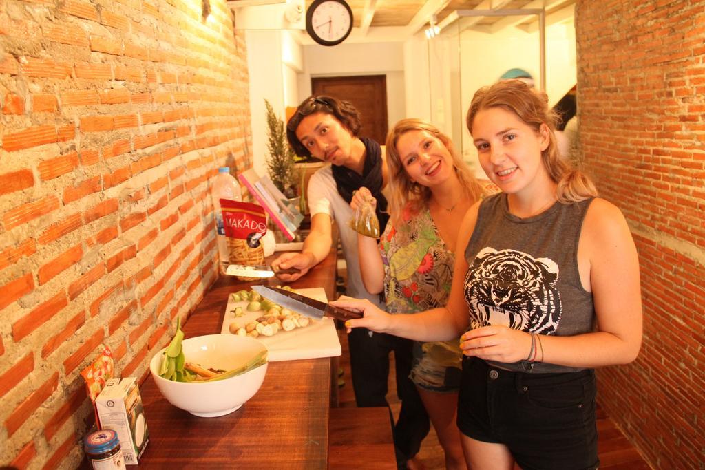The Street Hostel Банкок Екстериор снимка