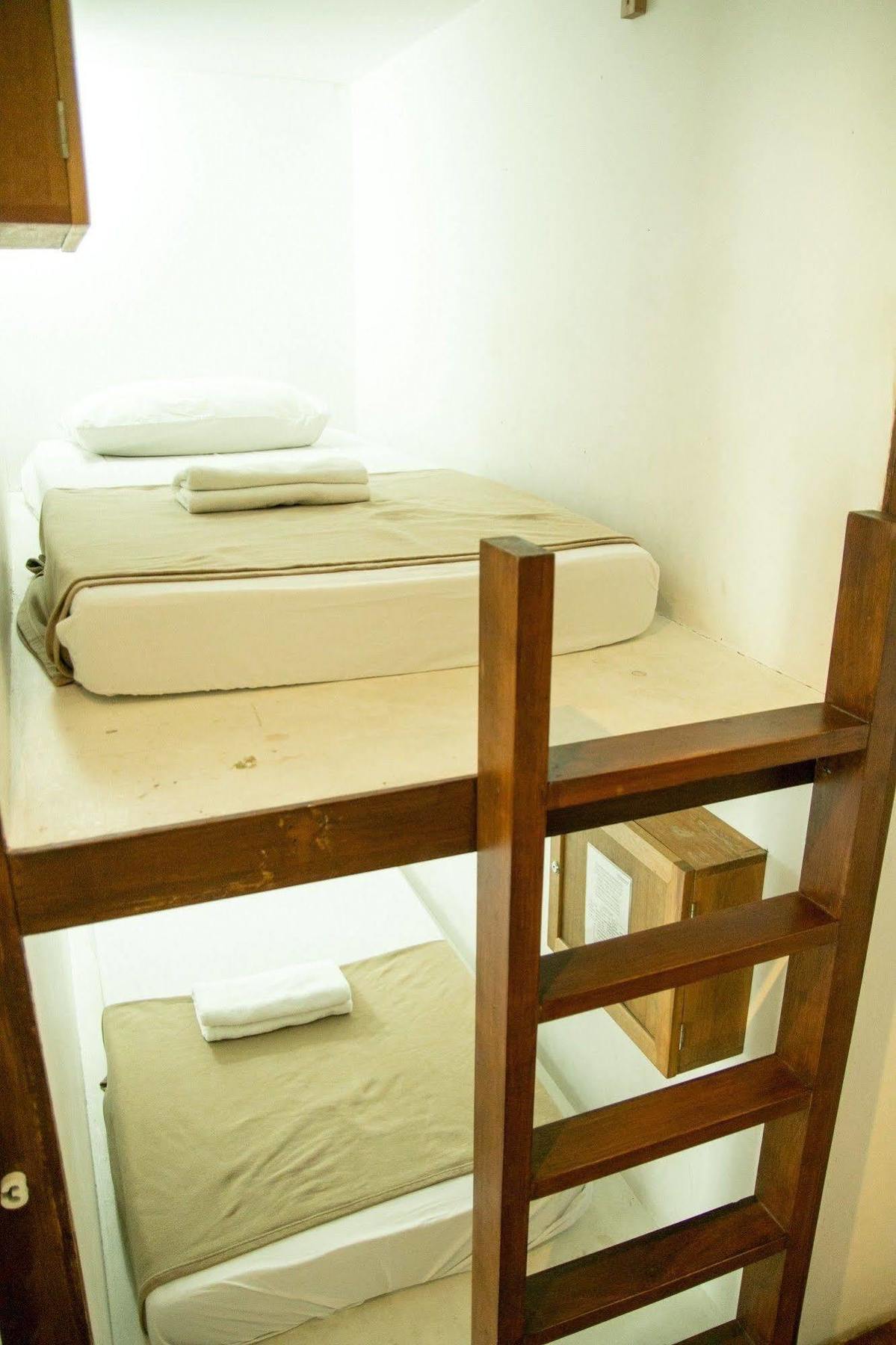 The Street Hostel Банкок Екстериор снимка