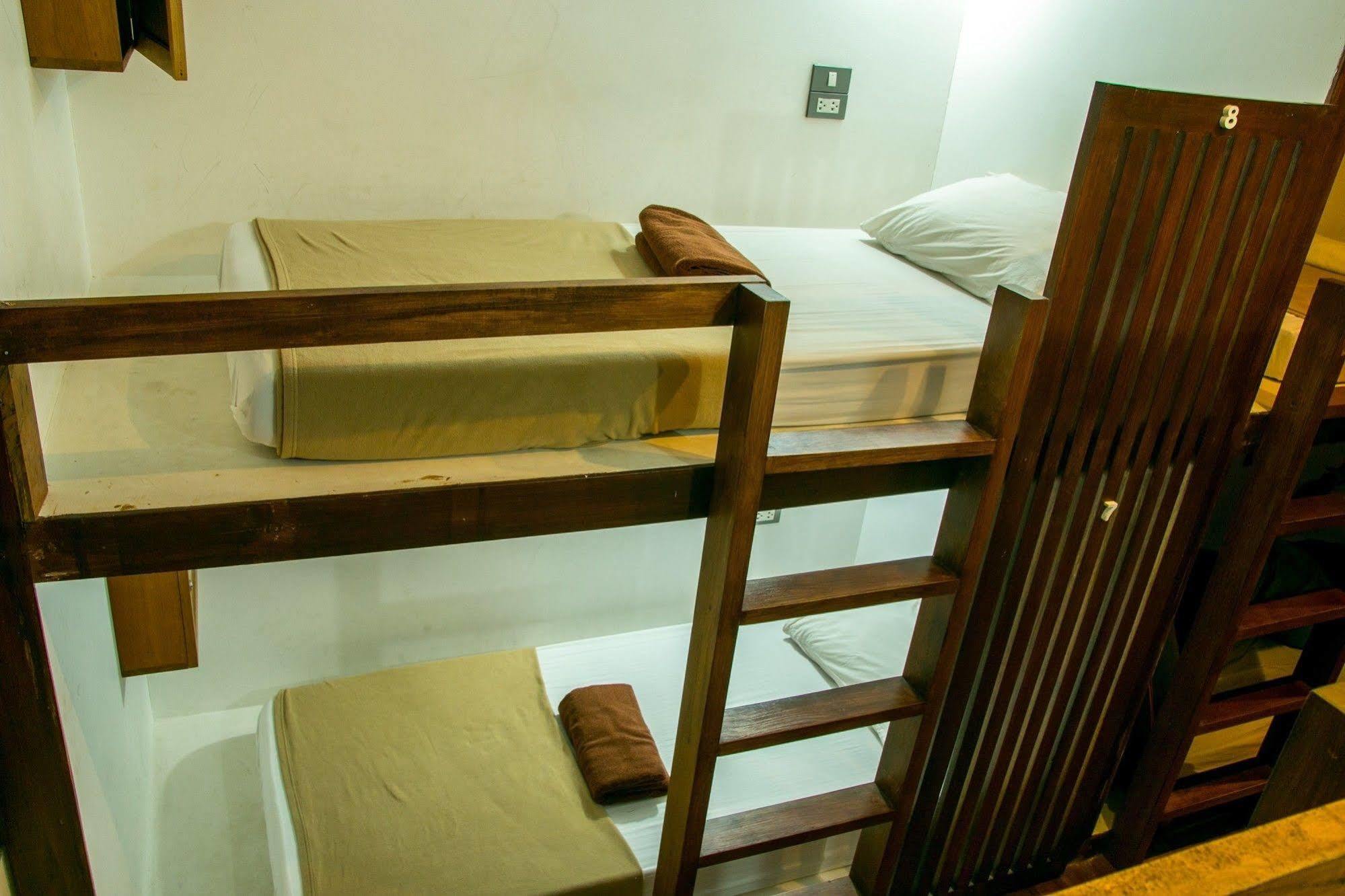 The Street Hostel Банкок Екстериор снимка