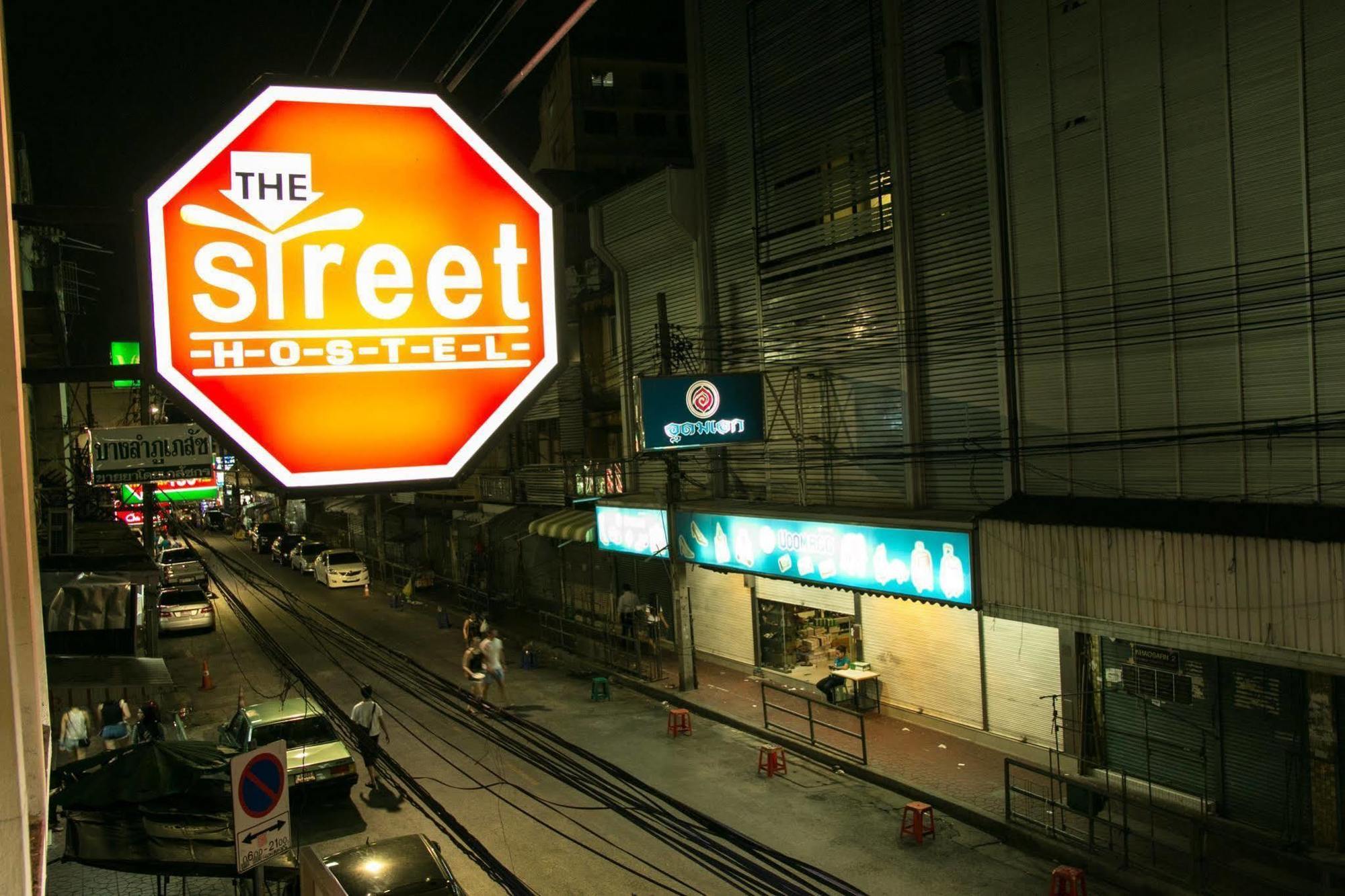 The Street Hostel Банкок Екстериор снимка