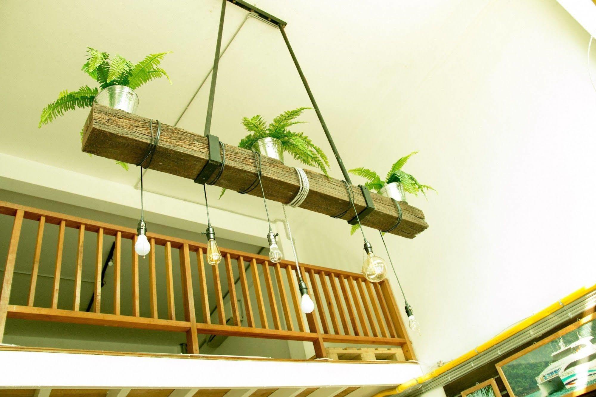 The Street Hostel Банкок Екстериор снимка