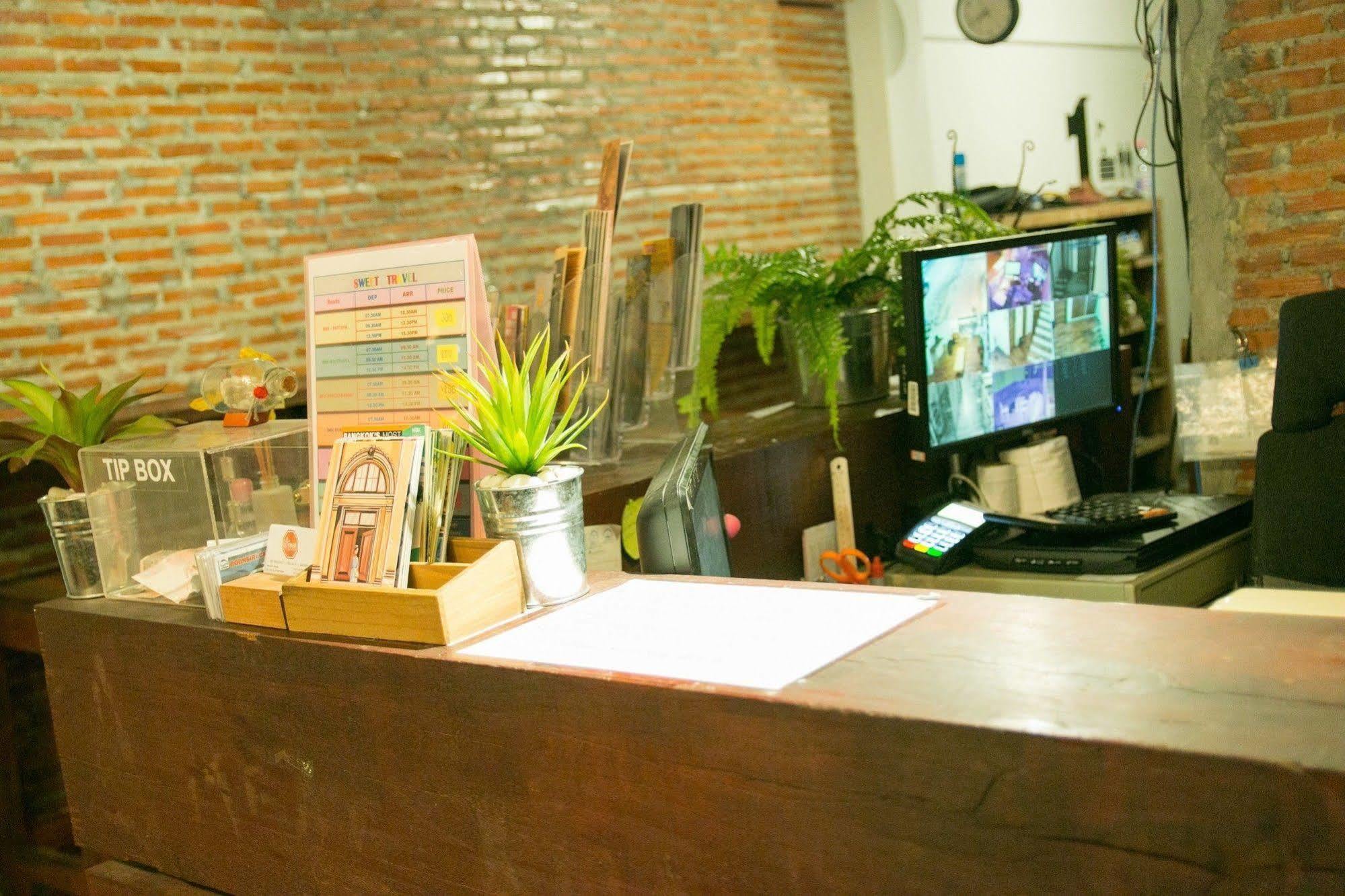 The Street Hostel Банкок Екстериор снимка